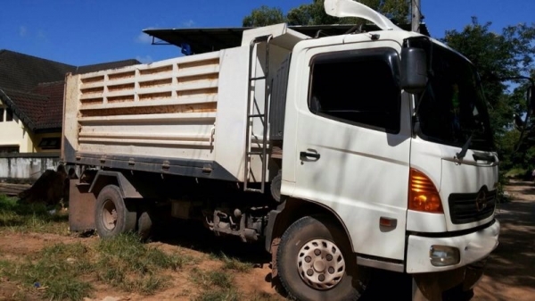 รถฮีโน่ 6 ล้อดั้ม FC4J 150 แรงม้า ปี 49  สนใจติดต่อ 081 - 6079515