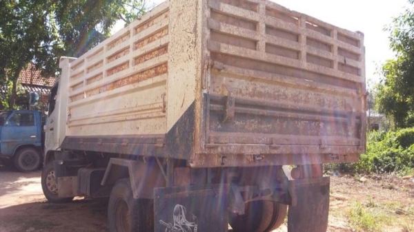 รถฮีโน่ 6 ล้อดั้ม FC4J 150 แรงม้า ปี 49  สนใจติดต่อ 081 - 6079515