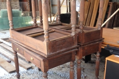 โต๊ทำงานไม้สักครับโตะรุ่นเก่าครับเนื้อไม้ดีมากครับราคานี้คุ้มครับ