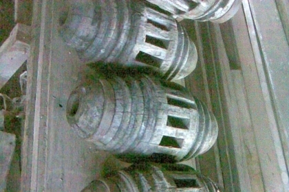 ดุมล้อเกวียนลูกละ 600 ครับเป็นไม้ประดู่ครับสภาพสวยครับเดิมครับน่าสะสมหรือดัดแปลงทำอย่างอื่นครับ