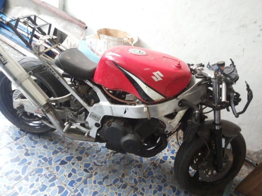 ขายครับ Suzuki GSXR6 400 CC พร้อมส่งให้ ขายครับ Suzuki GSXR6 400 CC พร้อมส่งให้
