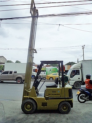 ขายรถยกมิตซูบิชิ 1.5 ตัน (รุ่นใหม่)  เครื่องเบนซิน  ( 2 ระบบ น้ำมัน-แก๊สนอก) กระบอกคู่   เสาสูง 4 เมตร เสาต่ำ พวงมาลัยเพาเว่อร์  สีเดิมจากนอก นำเข้าจากญี่ปุ่น ใช้งานได้ทันที