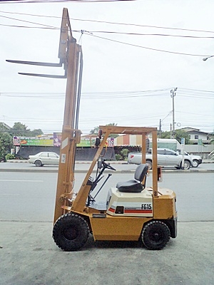 ขายรถยกโคมัสสึ 1.5 ตัน รุ่น14 เครื่องเบนซิน งาสไลด์ซ้าย-ขวา กระบอกคู่  เสาสูง 3 เมตร  ยางตันใหม่ พวงมาลัยเพาเว่อร์  สีเดิมจากนอก นำเข้าจากญี่ปุ่น ใช้งานได้ทันที