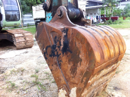 ขายรถแบคโฮ KOBELCO SK-200-5 ตัวธรรมดา ขายพร้อมบูมยาว 16 เมตร อีก 1 ชุด สภาพสวย ไฟฟ้าครบ