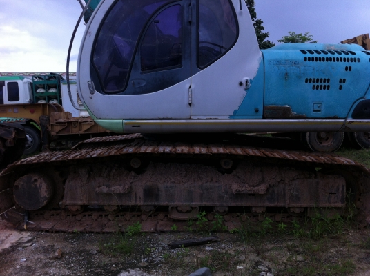 ขายรถแบคโฮ KOBELCO SK-200-5 ตัวธรรมดา ขายพร้อมบูมยาว 16 เมตร อีก 1 ชุด สภาพสวย ไฟฟ้าครบ