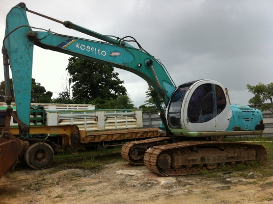 ขายรถแบคโฮ KOBELCO SK-200-5 ตัวธรรมดา ขายพร้อมบูมยาว 16 เมตร อีก 1 ชุด สภาพสวย ไฟฟ้าครบ