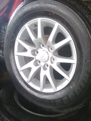 ล้อ PAJARO ขอบ17ชุดละ8500 เฉพาะล้อครับ