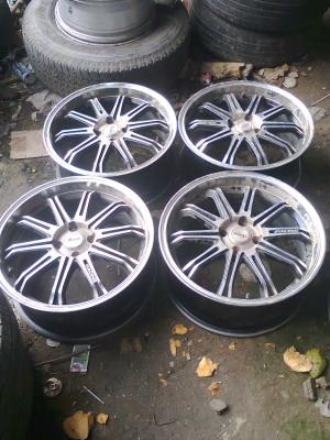 ล้อขอบ17 4รู100 ชุดละ3700
