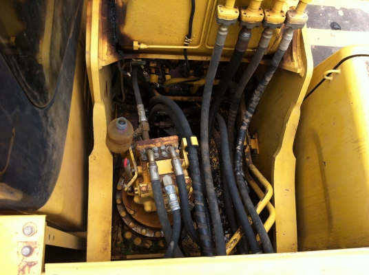 ขายรถแบคโฮ KOMATSU PC-200-7 ปี.2005 จัดแน้นได้ เล่มทะเบียน ไฟฟ้าครบ รถใช้งานได้สมบูรณ์