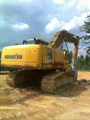 ขายรถแบคโฮ KOMATSU PC-200-7 ปี.2005 จัดแน้นได้ เล่มทะเบียน ไฟฟ้าครบ รถใช้งานได้สมบูรณ์