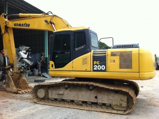 ขายรถแบคโฮ KOMATSU PC-200-7 ปี.2005 จัดแน้นได้ เล่มทะเบียน ไฟฟ้าครบ รถใช้งานได้สมบูรณ์