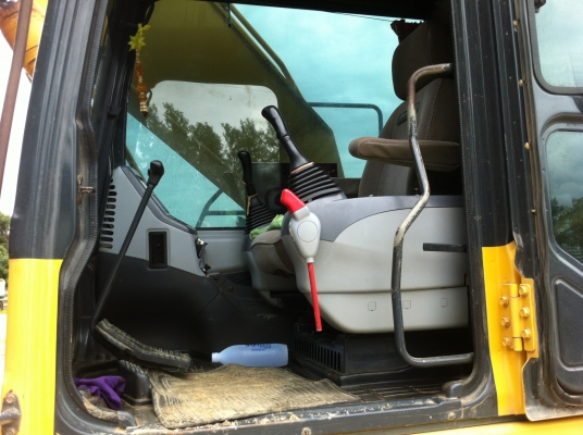 ขายรถแบคโฮ KOMATSU PC-200-7 ปี.2005 จัดแน้นได้ เล่มทะเบียน ไฟฟ้าครบ รถใช้งานได้สมบูรณ์