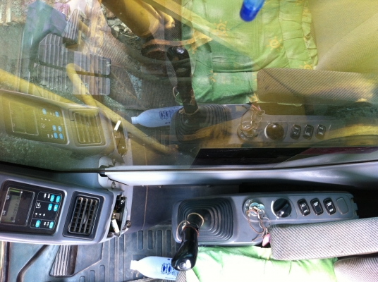 ขายรถแบคโฮ KOMATSU PC-200-7 ปี.2005 จัดแน้นได้ เล่มทะเบียน ไฟฟ้าครบ รถใช้งานได้สมบูรณ์