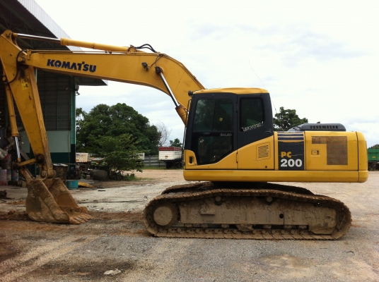 ขายรถแบคโฮ KOMATSU PC-200-7 ปี.2005 จัดแน้นได้ เล่มทะเบียน ไฟฟ้าครบ รถใช้งานได้สมบูรณ์