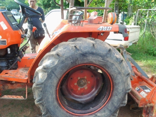 รถคูโบต้า L3408 ปีี 51 อุปกรณ์มีโรตาลี่่่่ ดันหน้า ราคา 245000 บาท