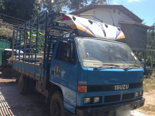 รถอีซูซุ 6 ล้อ รั่ว NPR  115 แรงม้า  สนใจติดต่อ 081 - 6079515