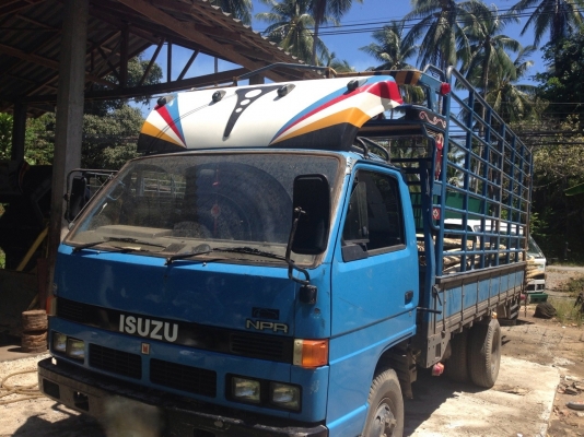รถอีซูซุ 6 ล้อ รั่ว NPR  115 แรงม้า  สนใจติดต่อ 081 - 6079515
