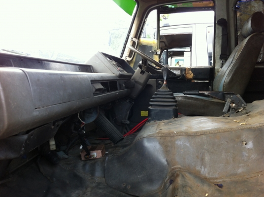 ขายรถหัวลากติดแก๊ส 10 ล้อ 2 เพลา NISSAN UD CW430 เครื่อง.290 แรง เทอร์โบ แก็ส 8 ถัง ขายยกรวม 7 หัว สนใจโทร