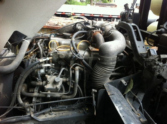 ขายรถหัวลากติดแก๊ส 10 ล้อ 2 เพลา NISSAN UD CW430 เครื่อง.290 แรง เทอร์โบ แก็ส 8 ถัง ขายยกรวม 7 หัว สนใจโทร