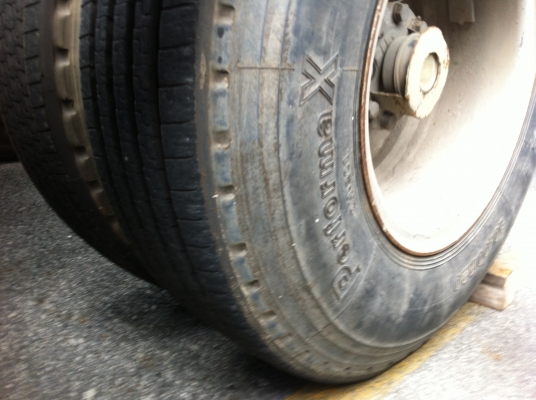 ขายรถหัวลากติดแก๊ส 10 ล้อ 2 เพลา NISSAN UD CW430 เครื่อง.290 แรง เทอร์โบ แก็ส 8 ถัง ขายยกรวม 7 หัว สนใจโทร