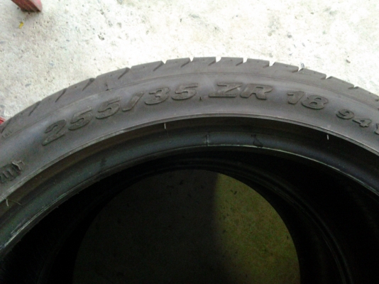 ขายยาง PIRELLI ขอบ18 นิ้ว ปี 11 MADE IN GERMANY 255/35/18 มี1คู่ 235/40/18มี1คู่ดอกเต็มไม่มีกินข้าง