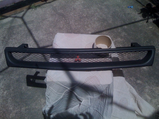 กระจังหน้าแต่งแบบตาข่าย มิตซูฯท้ายเบนซ์ (CK2)หล่อๆ