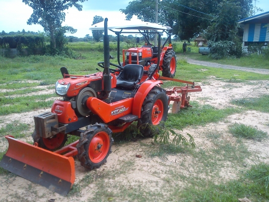 ขายรถไถKRT140 สวยๆมีใบมีดกับผาน3 ราคา115,000 .