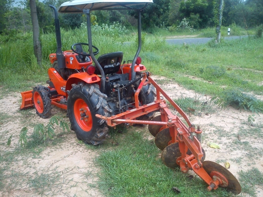 ขายรถไถKRT140 สวยๆมีใบมีดกับผาน3 ราคา115,000 .