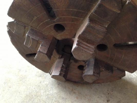 ขายหัวจับชิ้นงานแท่นกลึง แบบ 4 จับ ขนาด 10 นิ้ว สภาพดี ปากไม่สึก พร้อมใช้งาน ขายหัวจับชิ้นงานแท่นกลึง แบบ 4 จับ ขนาด 10 นิ้ว สภาพดี ปากไม่สึก พร้อมใช้งาน