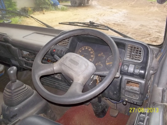 ขายNPR  เครื่อง  140 แรง   4สูบ พวงมาลัยเพาเวอร์ ทะเบียนเต็ม