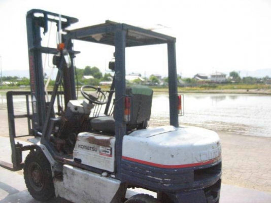 KOMATSU ขนาด2.5ตัน  เสา4ม. งากระดกได้ เกียร์ธรรมดา เครื่องเบนซิลH20