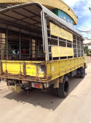 รถหกล้อ ISUZU NPR หัวใหญ่ ปี 39 เครื่อง 110 เครื่องดี ซัซซี่สวย พวงมาลัยเพาเวอร์ ขายตามสภาพ 340,000