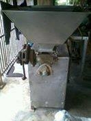 เครื่องทำลูกชิ้นสามารถใช้ทำได้เลยครับ  เครื่องบด + เครื่องตี+  เครื่องปั้น +  ถาดต้ม 2 ใบ   แผงตาก  ราคาซื้อมาเกือบแสนครับราคานี้คุ้มครับ