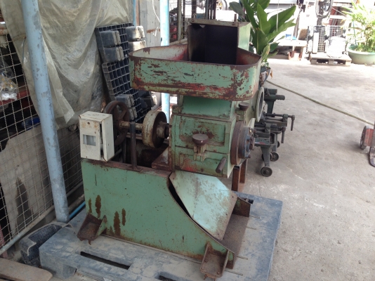 ขายเครื่องโม่พลาสติก ขนาดเล็ก ใช้มอเตอร์ 5 HP. สภาพแท่นยังดี ขายตามสภาพครับ