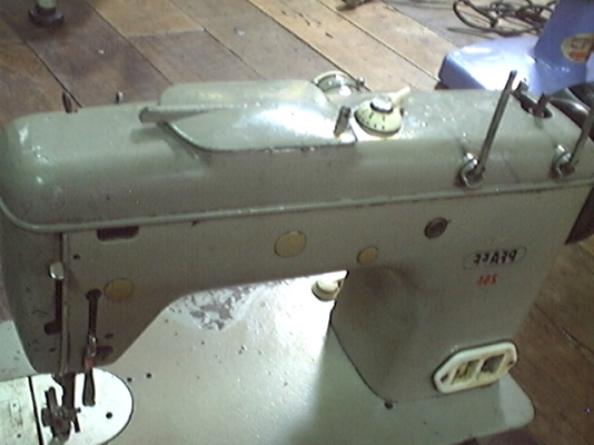 ขายจักรเย็บผ้ารุ่นเก่าแนวๆคลาสสิคมี2ตัว