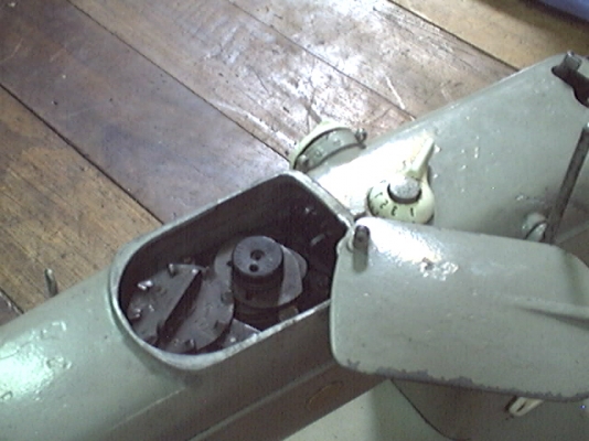 ขายจักรเย็บผ้ารุ่นเก่าแนวๆคลาสสิคมี2ตัว