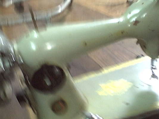 ขายจักรเย็บผ้ารุ่นเก่าแนวๆคลาสสิคมี2ตัว