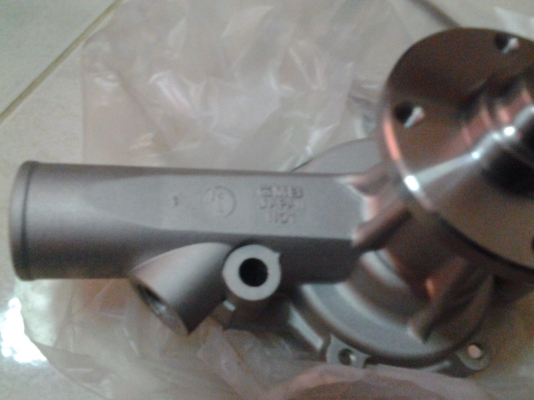 ขายปั้มน้ำ ดัสสัน j13-j15 และคอห่านบน ขายปั้มน้ำ ดัสสัน j13-j15 และคอห่านบน