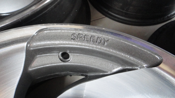 ขายล้อแม็กออฟลึกยีห้อSPEEDYขอบ 15" 6 รู PCD 139.7 กว้าง 8.5 " offset-34 ขาย 12000