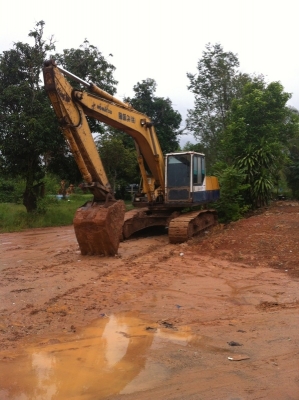 ขาย Komatsu PC200-5 ไฟฟ้าครบ ชื้อมาจากเชียงกงอินวอย 088-4501277