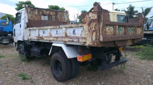 ดั้ม6ล้อนอก  195แรง  พร้อมกะบะพร้อมใช้