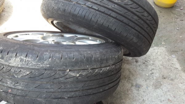 ขายยาง Bridgestone  235/50/18  madein japan  สับดา 06 ปี 12 ขาย  2900