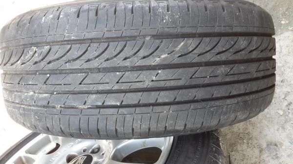 ขายยาง Bridgestone  235/50/18  madein japan  สับดา 06 ปี 12 ขาย  2900