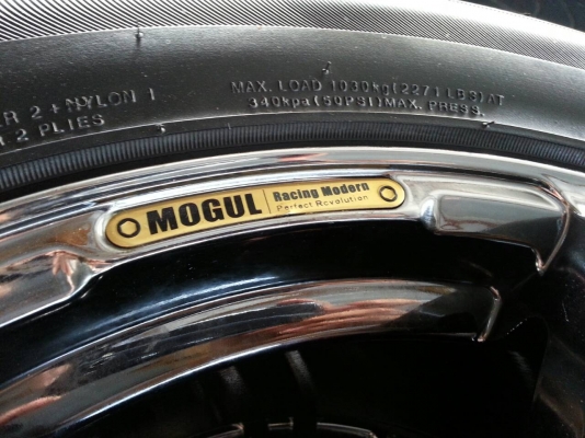 ขายแม็กขอบ 18  6รู139  พร้อมยาง 255 55 18  ปี 2912  ตามรูปครับ