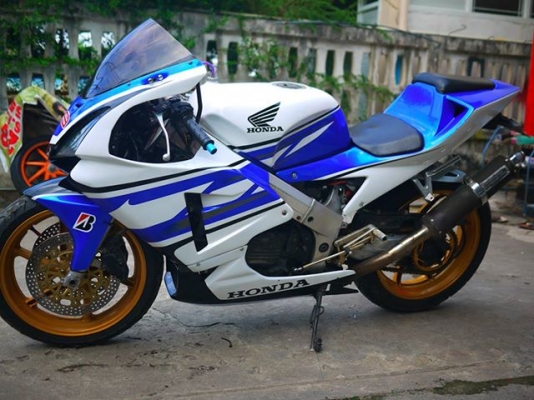 ขาย Nc30 พร้อมทะเบียนแท้จัดไฟแนนท์ได้ แฟริ่ง Rc211 พร้อมท่อสูตร สีใหม่ ราคา 85000โทร0803355484