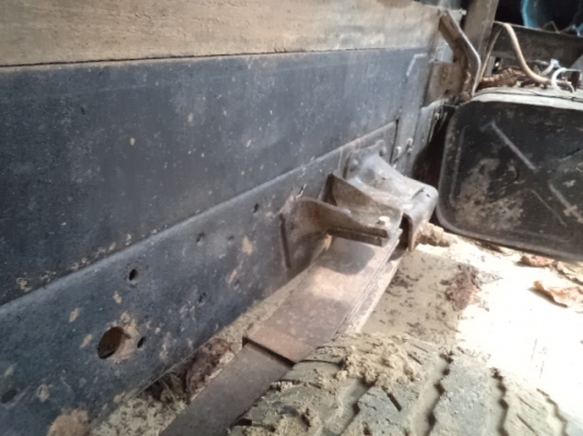 ขายไอ้หนุ่มทางหลวง 85 แรงม้า ดั้ม 4 ตัน ราคา 265000 บาททะเบียนขาด 1ปี