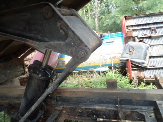 ขายไอ้หนุ่มทางหลวง 85 แรงม้า ดั้ม 4 ตัน ราคา 265000 บาททะเบียนขาด 1ปี