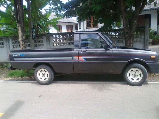 Mazda 1300 ปี 35 รถสวย มีแอร์ มีทะเบียนครบ.รถบ้าน ๆ.