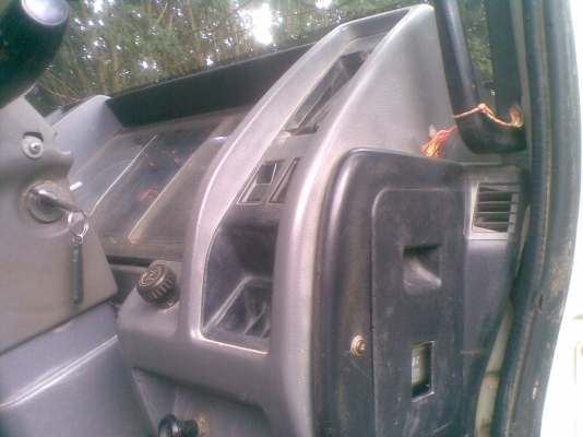 ขายด่วน HINO FM1M เครื่อง 220 เเรง EM100  ดั้มสามมิตรลอนเฉียง