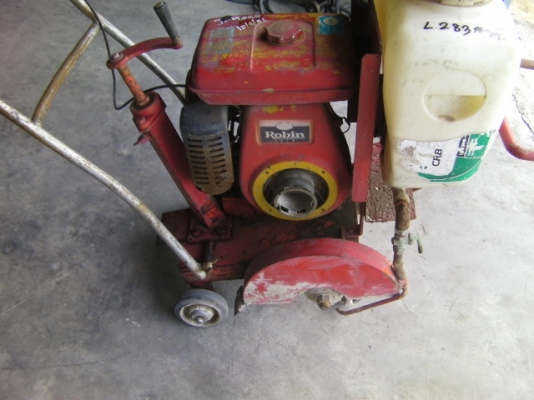 เครื่องตัดคอนกรีตเก่านอกแท้ขายตามสภาพพร้อมใช้งาน ไม่มีใบตัดขายไม่แพงราคา8,500บาทรุ่นEy18